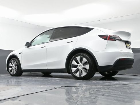 Used 2022 Tesla Model Y Long Range image 54