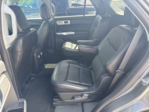 Used 2021 Ford Explorer Limited w/ Equipment Group 301A RWD image 6