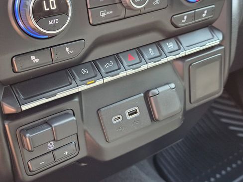 Used 2020 Chevrolet Silverado 1500 LT w/ All-Star Edition image 33