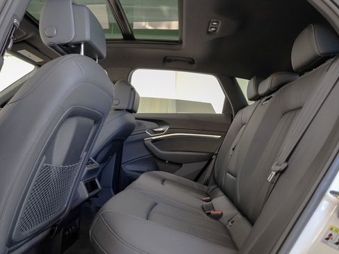 Used 2023 Audi e-tron Premium Plus w/ Premium Plus Package image 30