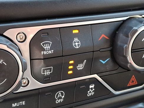 Used 2022 Jeep Wrangler Unlimited Sahara AWD/4WD image 26
