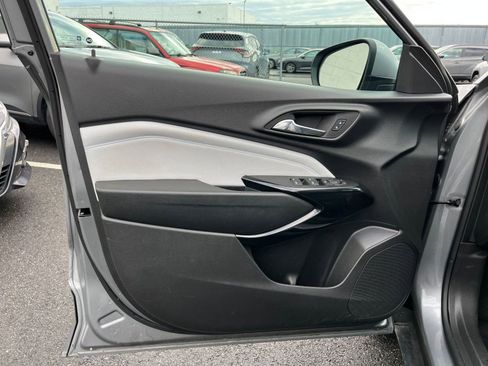 Used 2025 Chevrolet Trax LT image 20