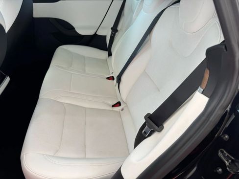 Used 2022 Tesla Model S image 11