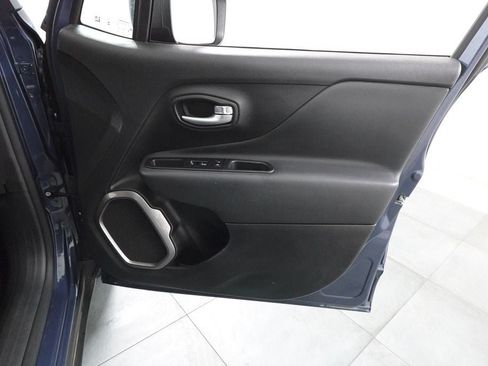 Used 2023 Jeep Renegade Latitude AWD/4WD image 29