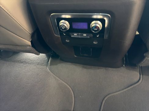 Used 2023 GMC Yukon XL SLT w/ SLT Premium Package image 36