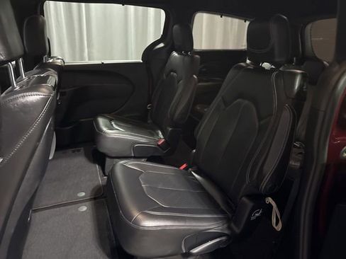 Used 2019 Chrysler Pacifica Touring-L Plus w/ Advanced Safetytec Group FWD image 24