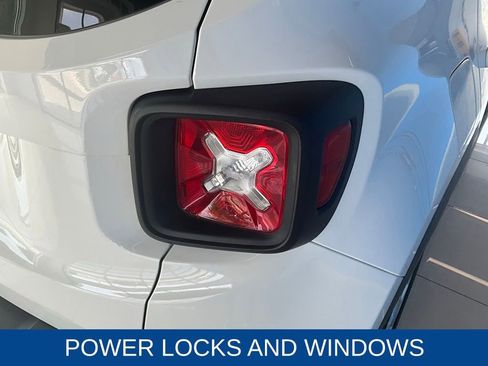 Used 2023 Jeep Renegade Latitude image 12