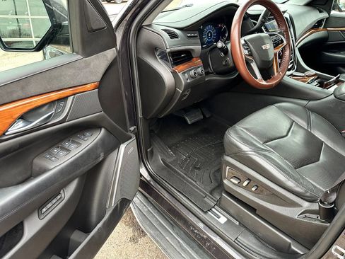 Used 2016 Cadillac Escalade ESV Premium AWD/4WD image 9