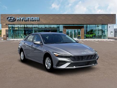 New 2026 Hyundai Elantra SE image 11