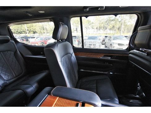 Used 2022 Jeep Grand Wagoneer Series III AWD/4WD image 14