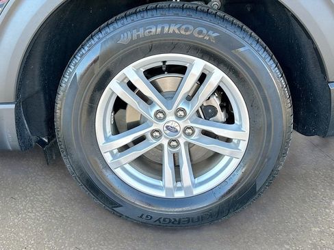 Used 2022 Ford Explorer XLT image 31