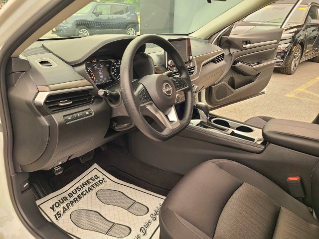 Used 2023 Nissan Altima 2.5 SV FWD image 13