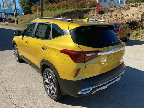 Used 2022 Kia Seltos SX w/ Sunroof Package image 5