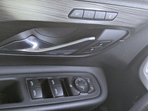 Used 2023 GMC Terrain SLT image 28