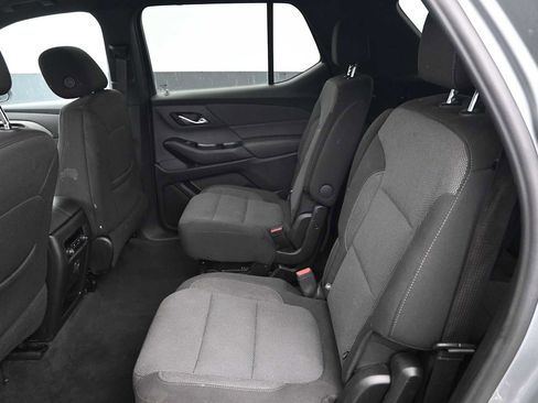 Used 2023 Chevrolet Traverse LT FWD image 25