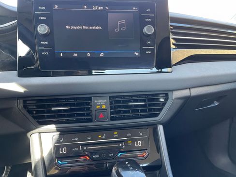 Used 2025 Volkswagen Jetta SE image 21