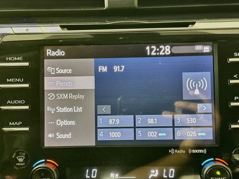 Used 2020 Toyota Camry XLE FWD image 21