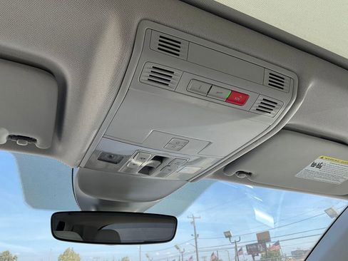 New 2025 Volkswagen Taos SE image 15