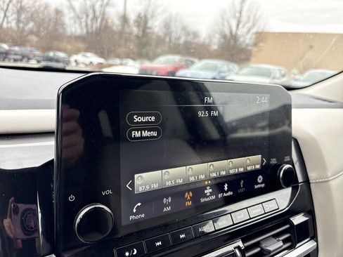 Used 2024 Nissan Pathfinder SL image 17