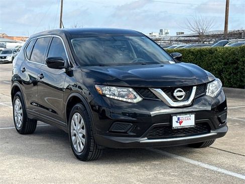 Used 2016 Nissan Rogue S image 2