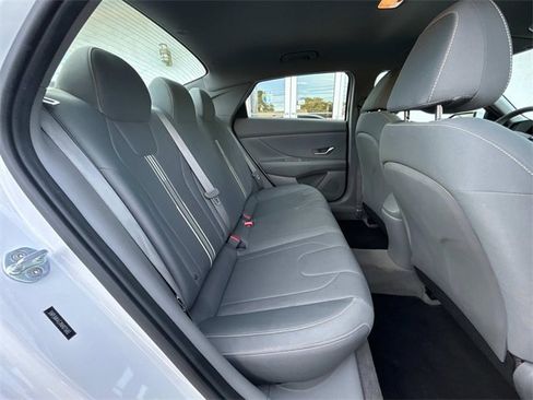 Certified 2022 Hyundai Elantra SEL w/ Cargo Package image 15