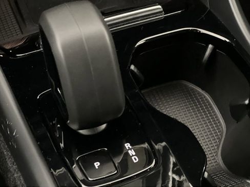 Used 2023 Volvo XC40 Recharge Plus image 24