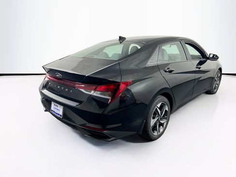 Used 2023 Hyundai Elantra SEL w/ Convenience Package FWD image 5