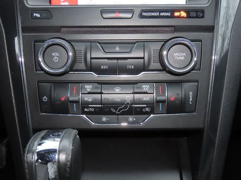 Used 2017 Ford Explorer XLT w/ Equipment Group 202A image 20