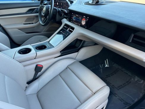 Used 2023 Porsche Taycan image 15