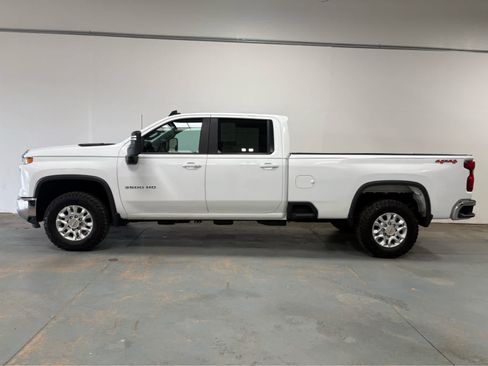 Used 2024 Chevrolet Silverado 3500 LT AWD/4WD image 2