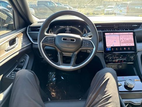 New 2025 Jeep Grand Cherokee Limited image 17