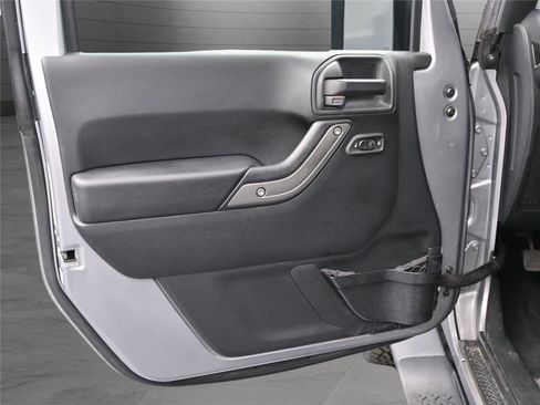 Used 2018 Jeep Wrangler Sport image 9