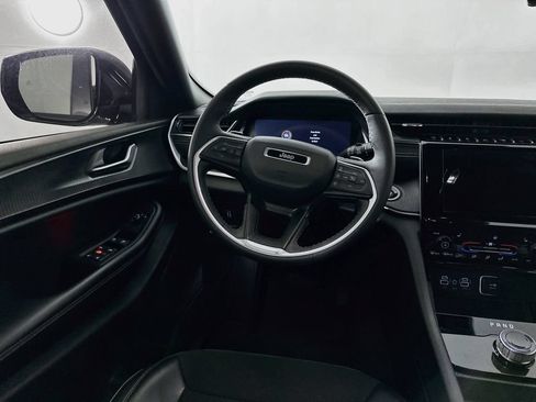 Used 2023 Jeep Grand Cherokee Altitude AWD/4WD image 29