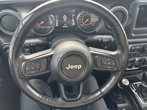 Used 2023 Jeep Gladiator Willys image 18
