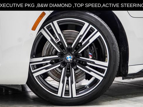 Used 2025 BMW 750e xDrive w/ Executive Package AWD/4WD image 6
