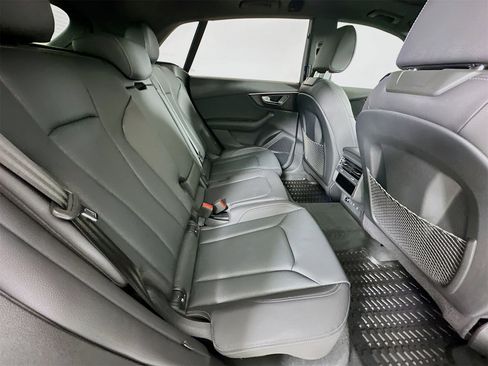 Used 2025 Audi Q8 Premium Plus image 29