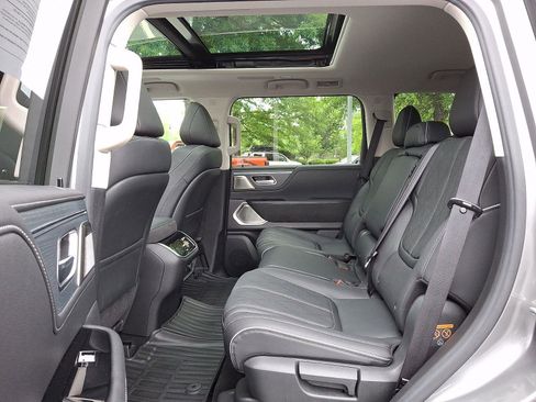 Used 2025 INFINITI QX80 Sensory AWD/4WD image 10