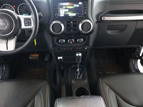 Used 2017 Jeep Wrangler Unlimited Sahara w/ Quick Order Package 24E Chief AWD/4WD image 15