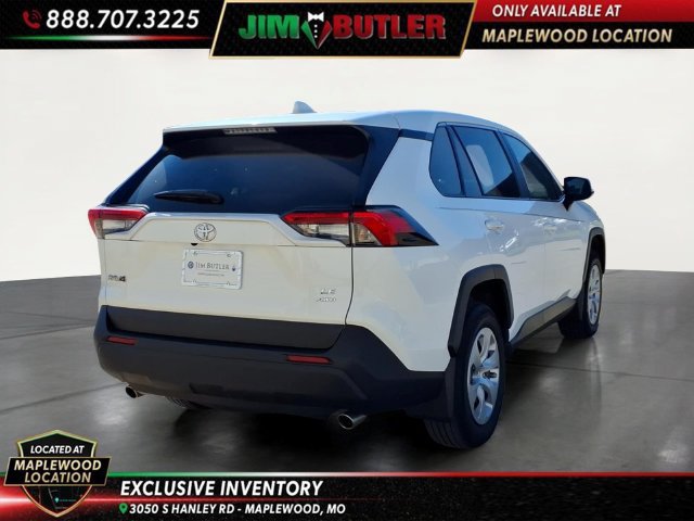 Used 2024 Toyota RAV4 LE AWD/4WD image 4