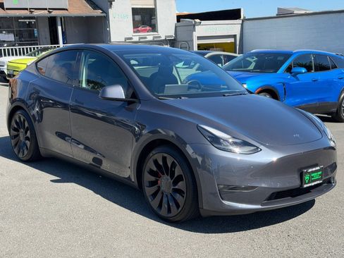 Used 2022 Tesla Model Y Performance AWD/4WD image 3