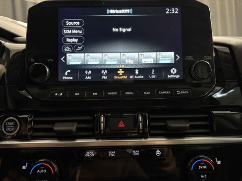 Used 2023 Nissan Pathfinder SL image 14