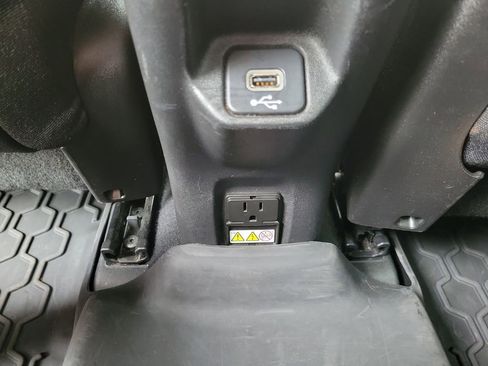 Used 2019 Jeep Renegade Altitude w/ Quick Order Package 2XM FWD image 16
