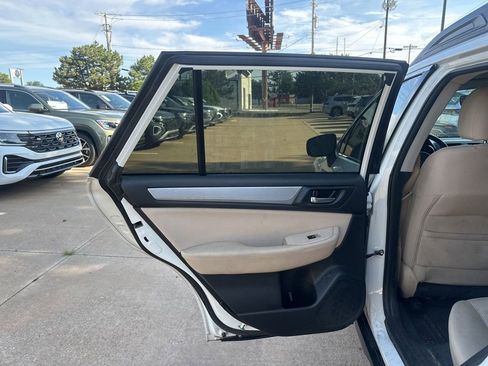 Used 2018 Subaru Outback 2.5i Premium AWD/4WD image 11