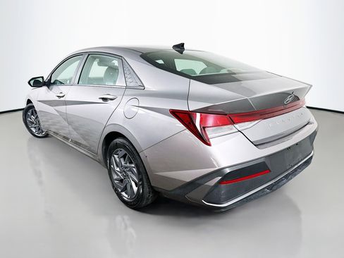 Certified 2024 Hyundai Elantra SEL image 5