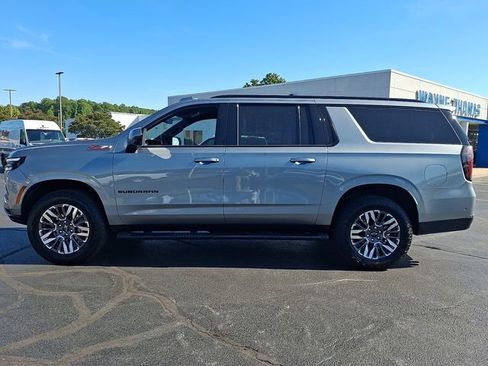 Used 2025 Chevrolet Suburban Z71 AWD/4WD image 7