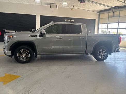 Used 2025 GMC Sierra 1500 SLT AWD/4WD image 3