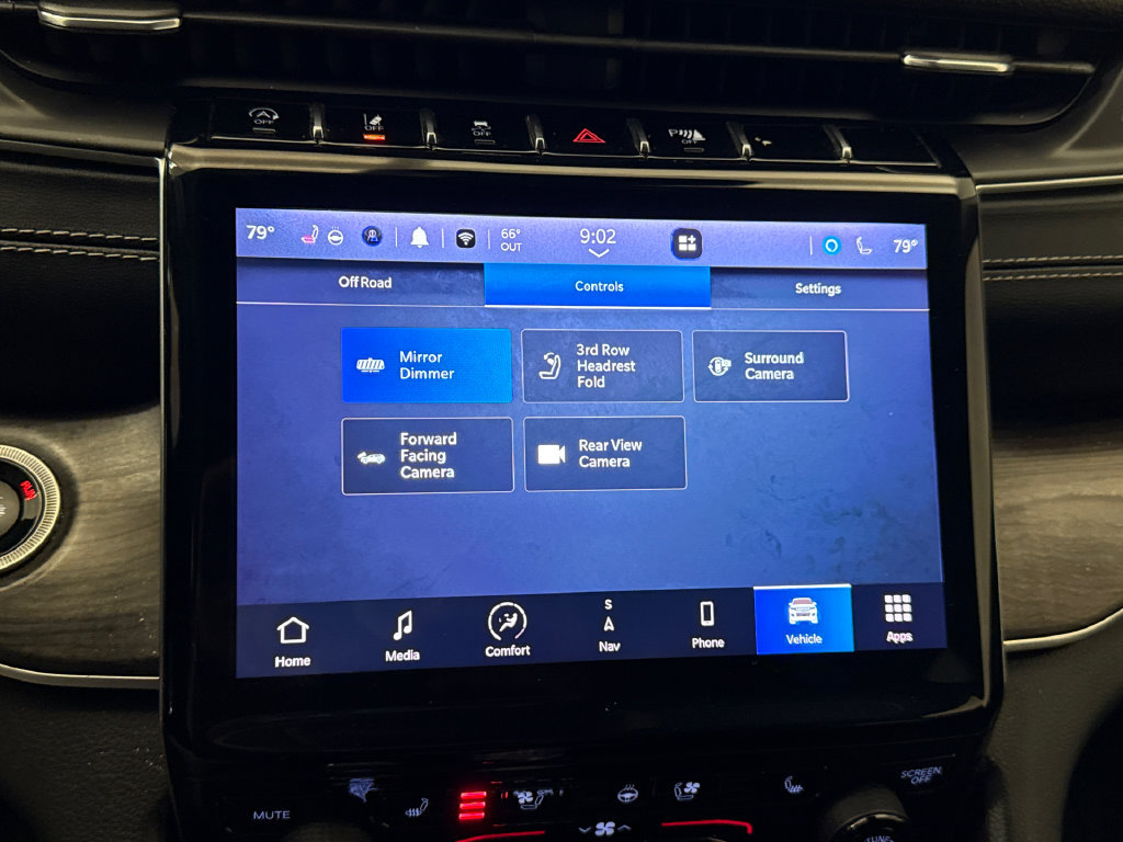 Used 2022 Jeep Grand Cherokee L Limited w/ Luxury Tech Group II AWD/4WD image 28