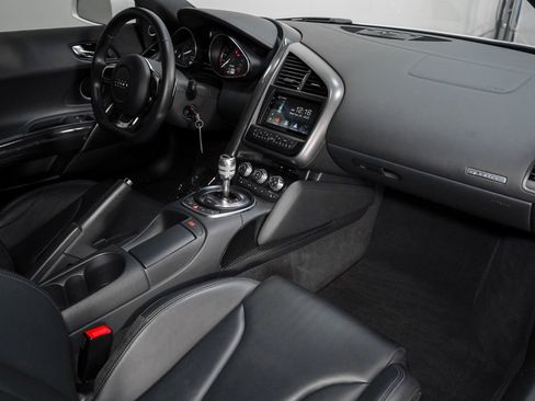 Used 2010 Audi R8 V10 image 27