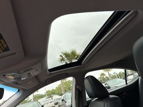 Used 2017 Lexus ES 300h w/ Luxury Package FWD image 28