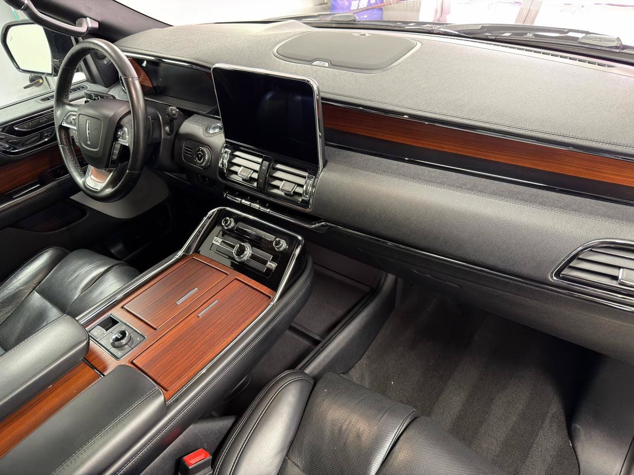 Used 2020 Lincoln Navigator Reserve w/ Luxury Package AWD/4WD image 26